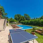 Lord House, A Fenced Garden & Pool Villa, Ideal For Groups Ferienhaus