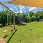 Lord House, A Fenced Garden & Pool Villa, Ideal For Groups Ferienhaus