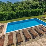 Ferienhaus Lord House, A Fenced Garden & Pool Villa, Ideal For Groups *