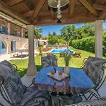 Lord House, A Fenced Garden & Pool Villa, Ideal For Groups Ferienhaus *