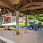 Ferienhaus Lord House, A Fenced Garden & Pool Villa, Ideal For Groups *