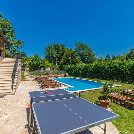 Lord House, A Fenced Garden & Pool Villa, Ideal For Groups 度假居