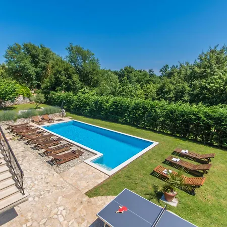 Lord House, A Fenced Garden & Pool Villa, Ideal For Groups