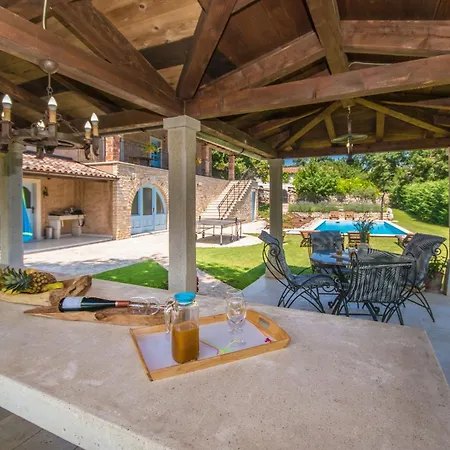 度假居 Lord House, A Fenced Garden & Pool Villa, Ideal For Groups *