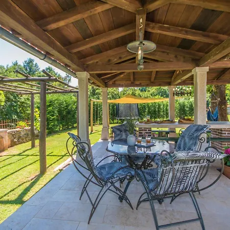 Lord House, A Fenced Garden & Pool Villa, Ideal For Groups 度假居